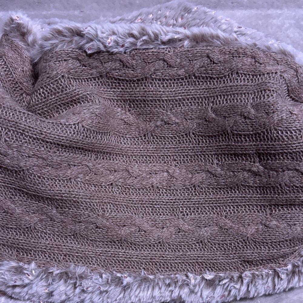 Anthropologie Light Gray faux Fur Scarf W Pink Sparkle & Camel Cable Knit NWOT